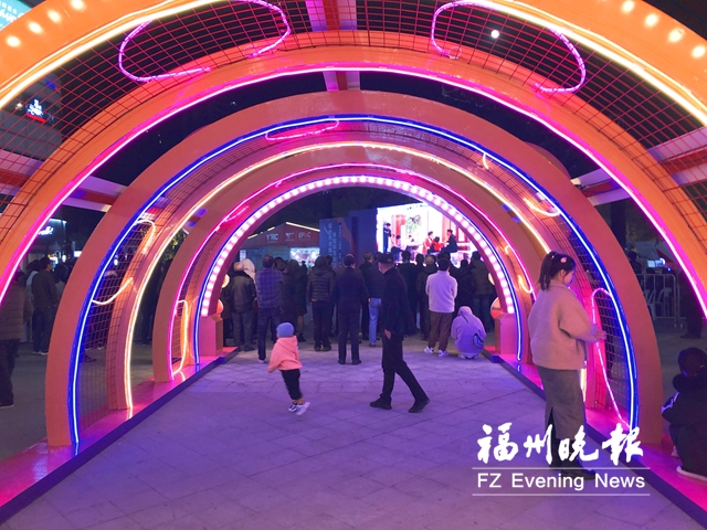 闽侯：“上街潮街”缤纷夜生活