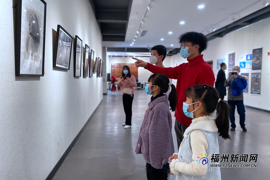 “绘青春华梦展风采”学生作品展举办