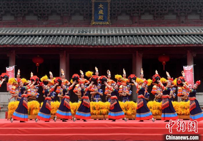 海峡两岸民俗文化节在福州举行